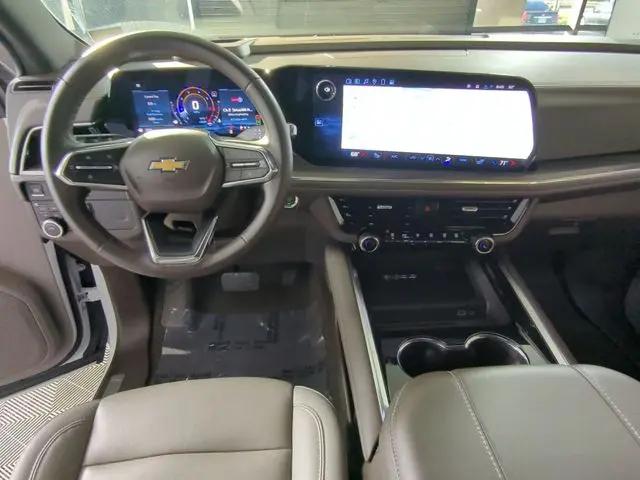 2025 Chevrolet Suburban 4WD LT