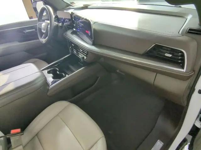 2025 Chevrolet Suburban 4WD LT