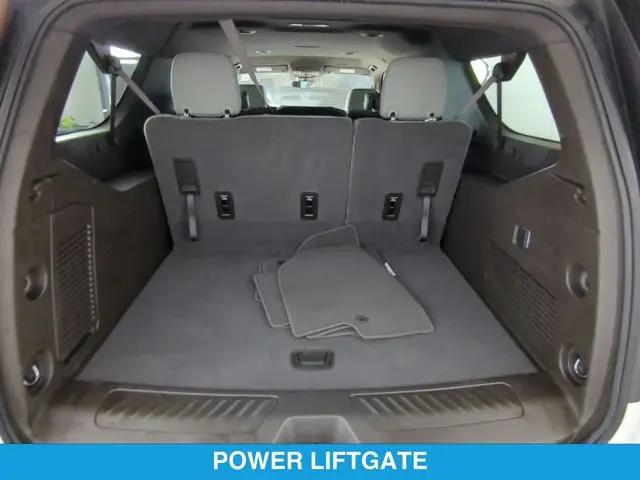 2025 Chevrolet Suburban 4WD LT