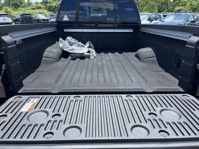 2026 Nissan Frontier Crew Cab Long Bed PRO-4X 4x4