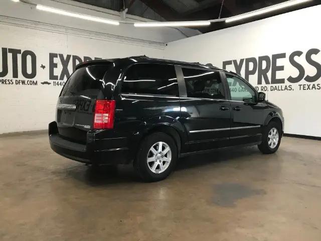 2009 Chrysler Town & Country Touring