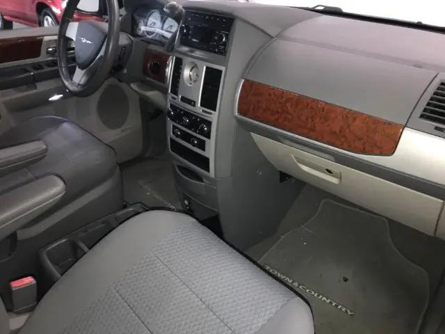 2009 Chrysler Town & Country Touring