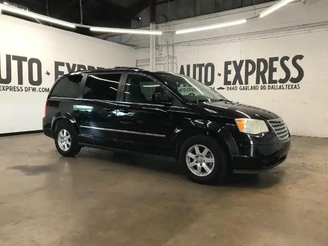2009 Chrysler Town & Country Touring for sale in Dallas, TX