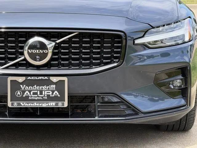 2024 Volvo S60 B5 Plus Dark Theme