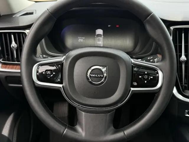 2024 Volvo S60 B5 Plus Dark Theme