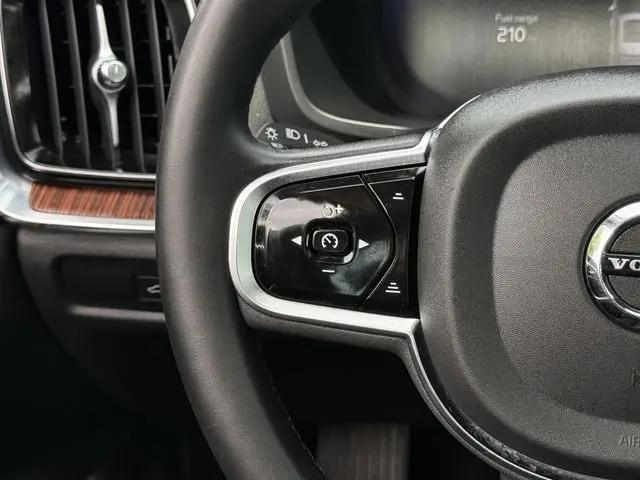 2024 Volvo S60 B5 Plus Dark Theme