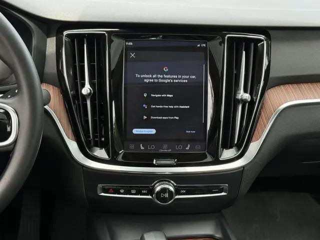 2024 Volvo S60 B5 Plus Dark Theme