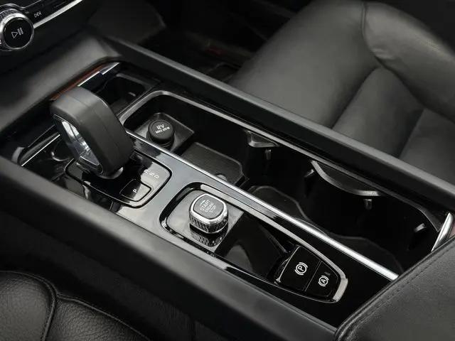 2024 Volvo S60 B5 Plus Dark Theme