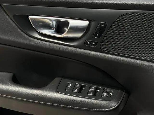 2024 Volvo S60 B5 Plus Dark Theme