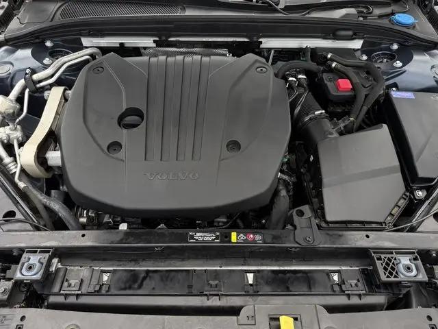 2024 Volvo S60 B5 Plus Dark Theme