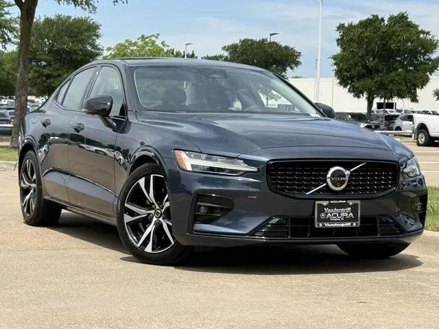2024 Volvo S60 B5 Plus Dark Theme