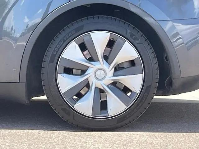 2024 Tesla Model Y Long Range Dual Motor All-Wheel Drive