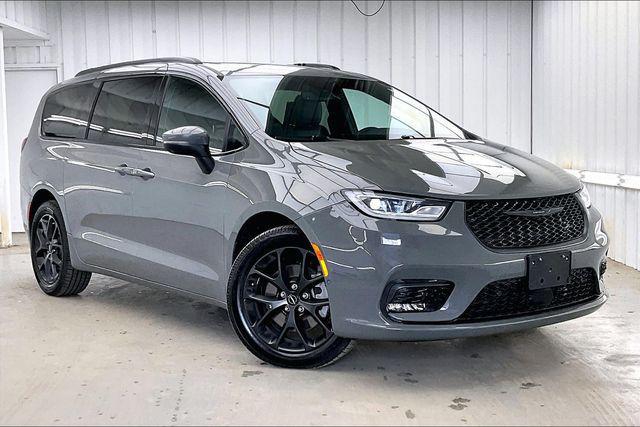 2023 Chrysler Pacifica Touring L AWD for sale in MADISON, WI