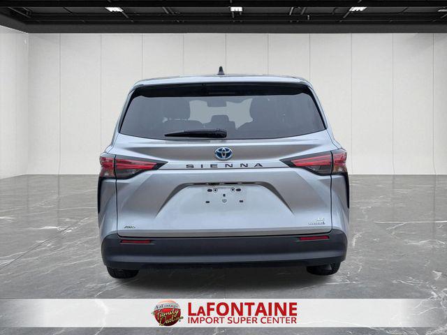 2021 Toyota Sienna LE