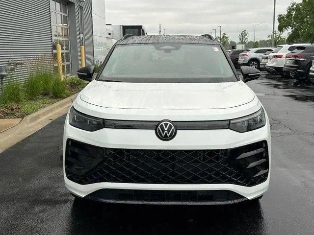 2025 Volkswagen Tiguan 2.0T SE R-Line Black for sale in Elgin, IL