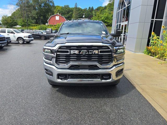 2026 RAM Ram 3500 RAM 3500 TRADESMAN CREW CAB 4X4 64 BOX