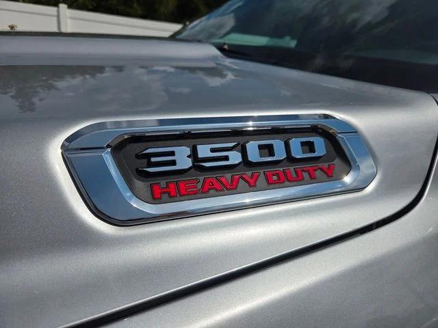 2026 RAM Ram 3500 RAM 3500 TRADESMAN CREW CAB 4X4 8 BOX