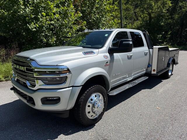 2026 RAM 5500 Chassis RAM 5500 BIG HORN CHASSIS CREW CAB 4X4 84 CA
