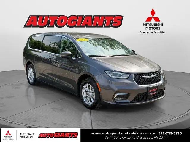 2023 Chrysler Pacifica Touring L for sale in Manassas, VA