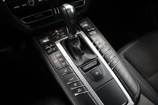 2021 Porsche Macan Macan