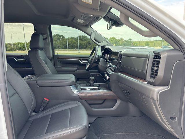2025 GMC Sierra 1500 4WD Crew Cab Short Box SLT