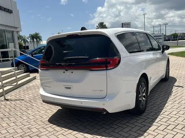 2027 Chrysler Pacifica Limited