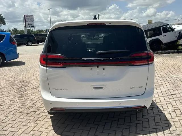 2027 Chrysler Pacifica Limited