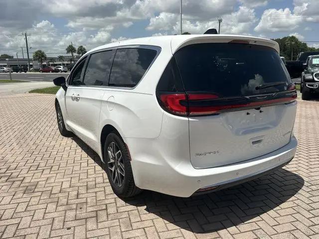 2027 Chrysler Pacifica Limited