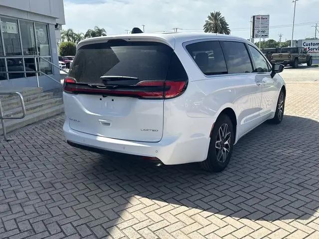 2027 Chrysler Pacifica Limited