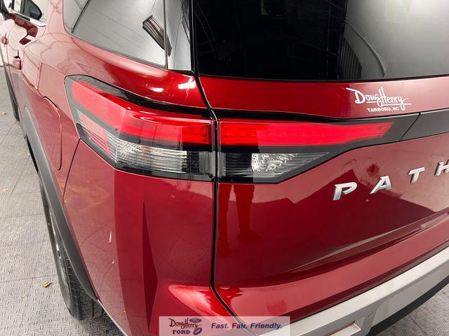 2023 Nissan Pathfinder SL 4WD