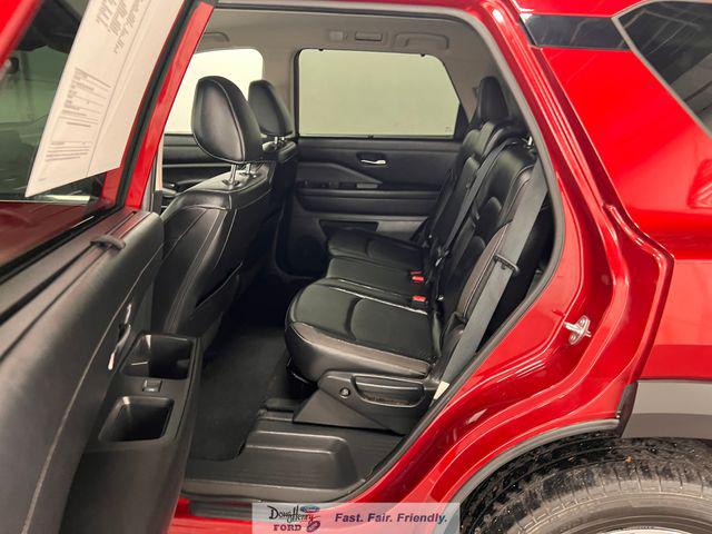 2023 Nissan Pathfinder SL 4WD