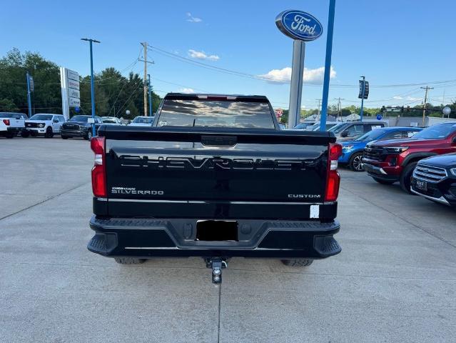 2022 Chevrolet Silverado 1500 4WD Crew Cab Standard Bed Custom