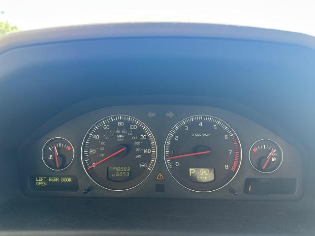 2005 Volvo V70 2.5T