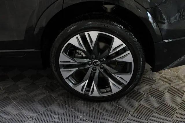 2025 Audi Q8 Premium 55 TFSI quattro