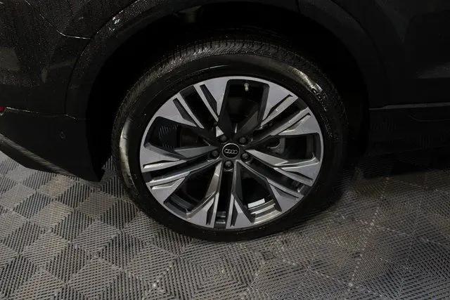 2025 Audi Q8 Premium 55 TFSI quattro