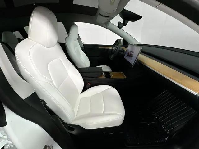 2024 Tesla Model Y Performance