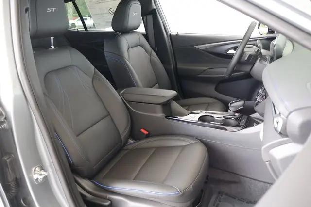2026 Buick NV Sport Touring FWD