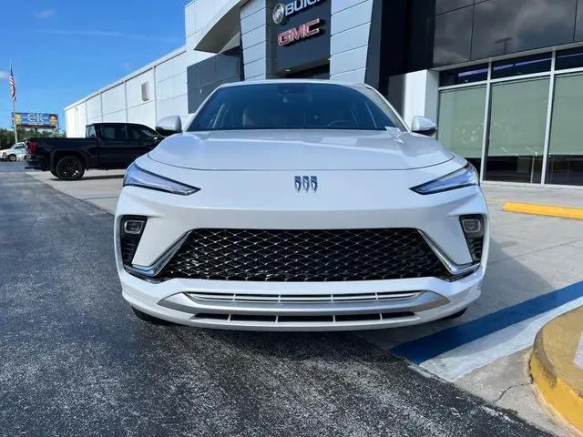 2026 Buick NV Avenir FWD