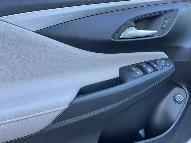 2026 Buick NV Avenir FWD