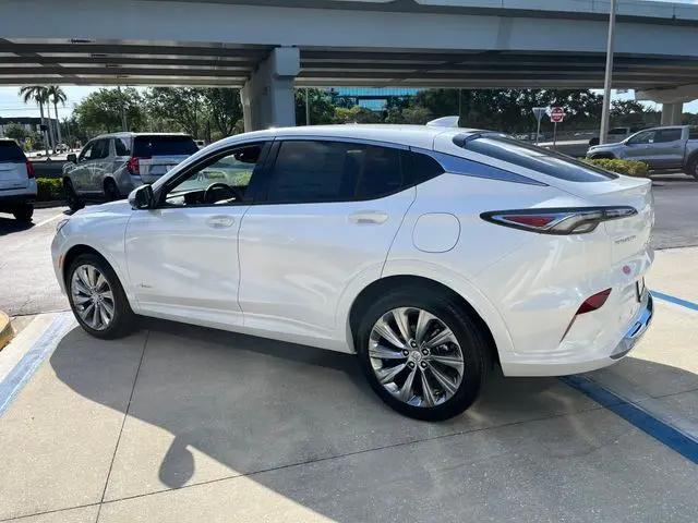 2026 Buick NV Avenir FWD