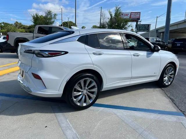 2026 Buick NV Avenir FWD