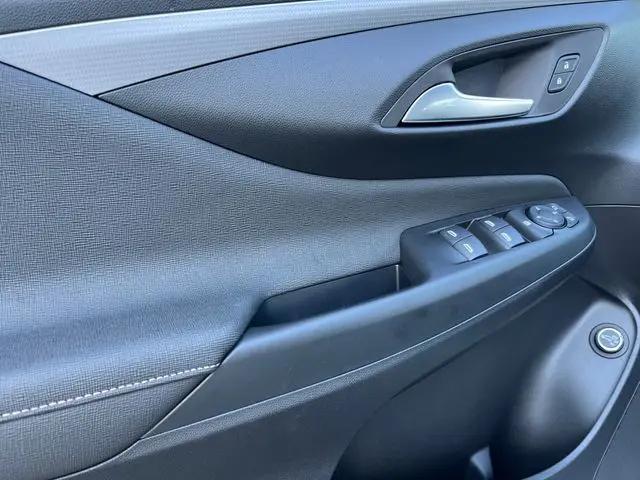2026 Buick NV Avenir FWD