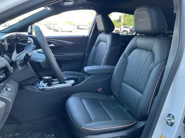 2026 Buick NV Avenir FWD