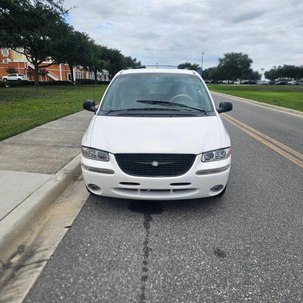 1999 Chrysler Town & Country LX