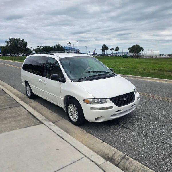 1999 Chrysler Town & Country LX