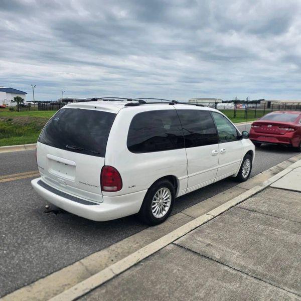 1999 Chrysler Town & Country LX