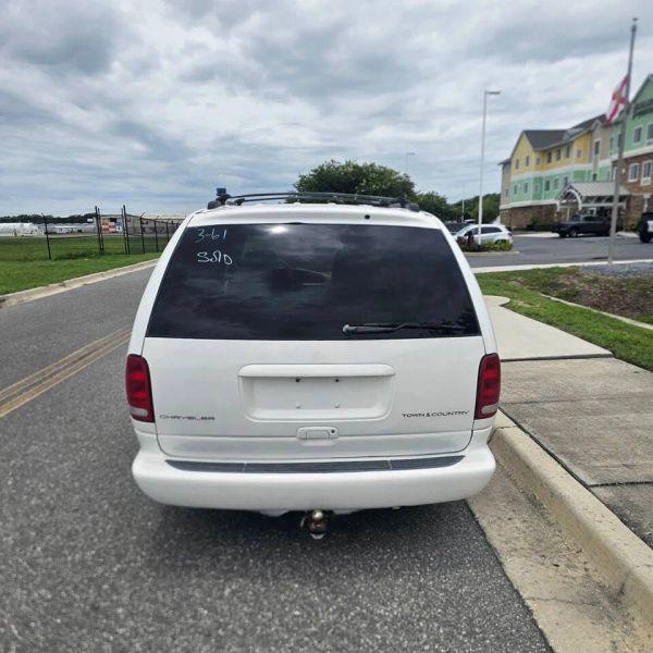 1999 Chrysler Town & Country LX