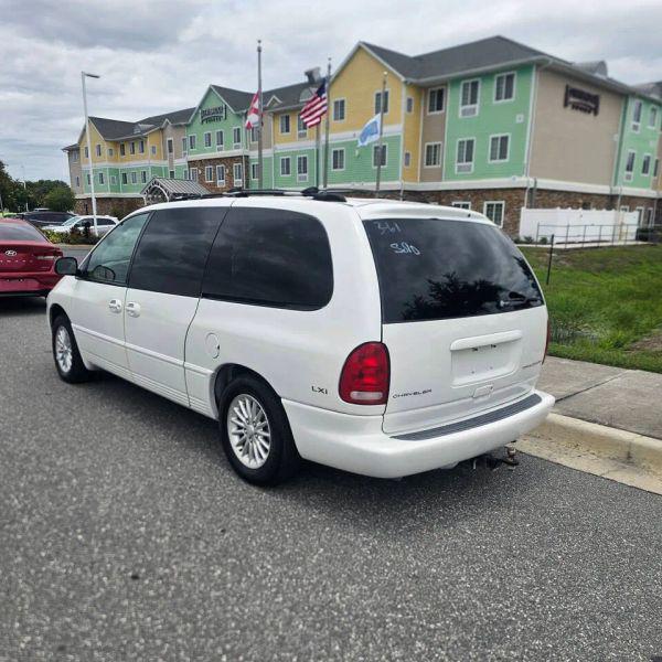 1999 Chrysler Town & Country LX