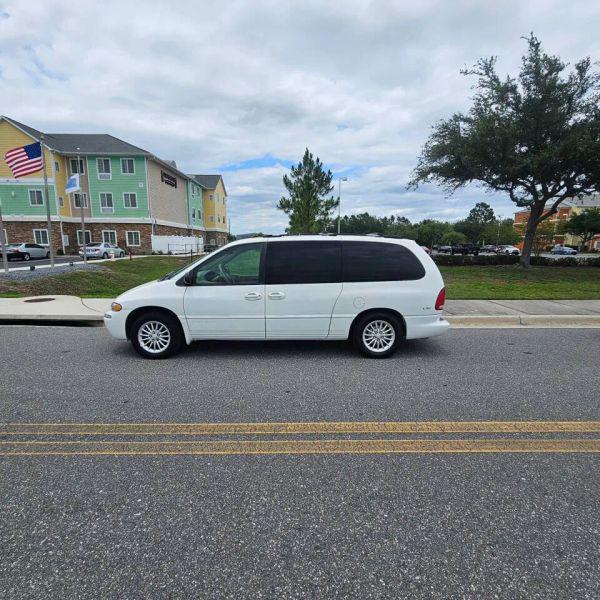 1999 Chrysler Town & Country LX