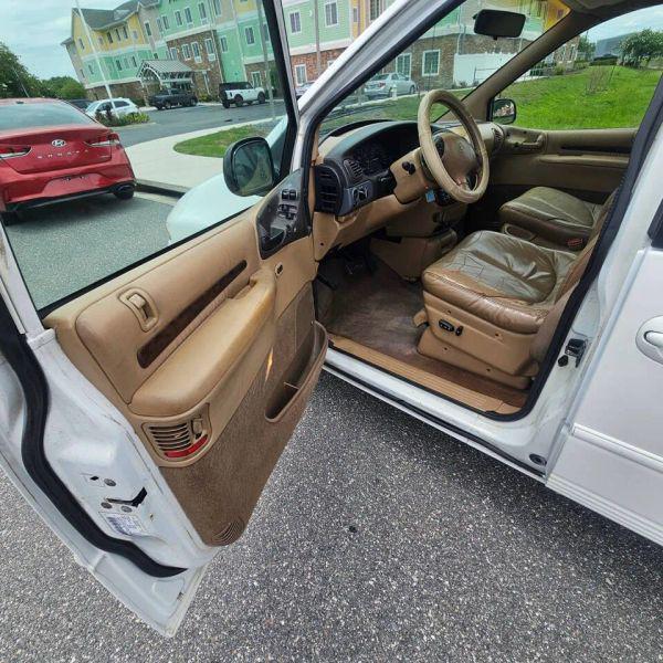 1999 Chrysler Town & Country LX